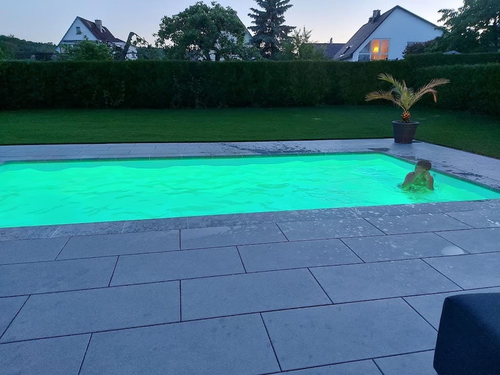 POOLTOP GmbH - Fachhandel - Schwimmbäder & Wellness